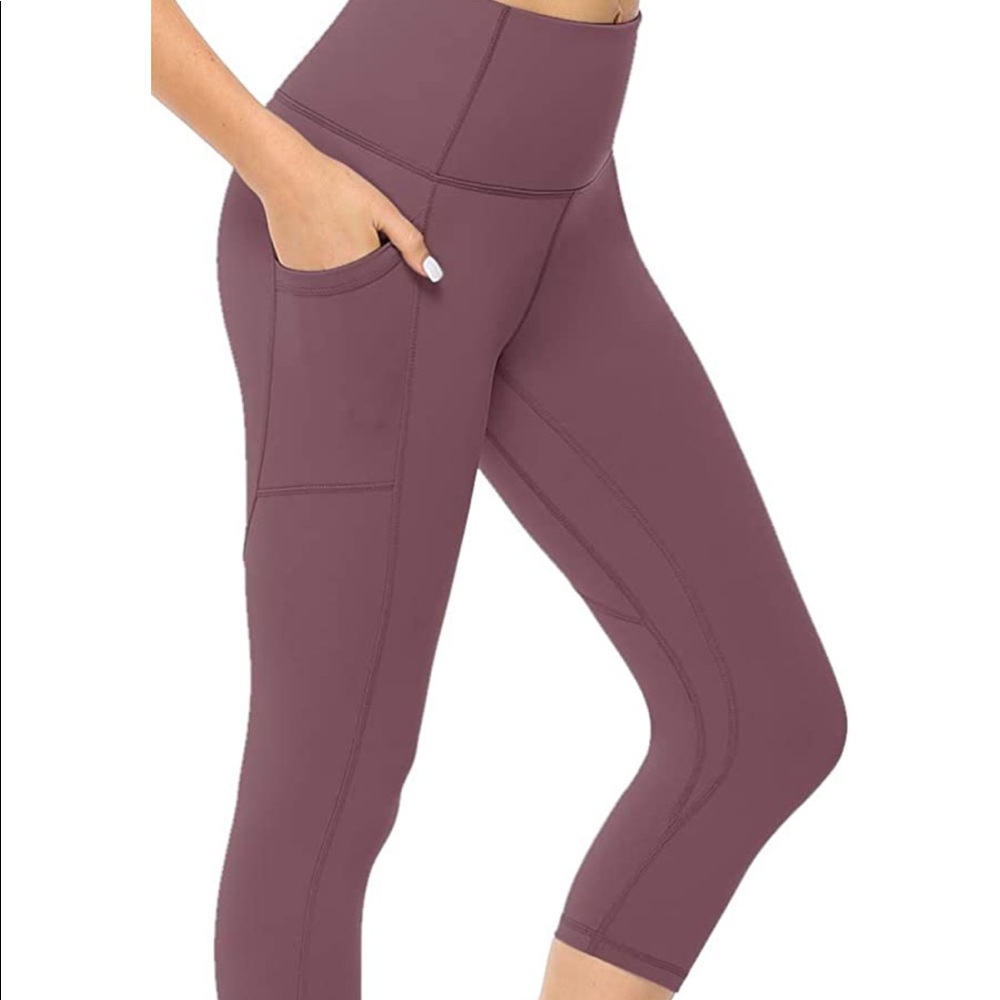 Cropped pink/purple leggings